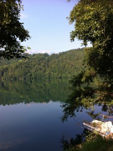 lago di levico in campeggio