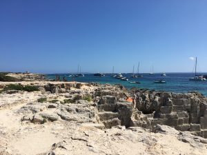 cosa c'è da fare a ibiza oltre alle discoteche