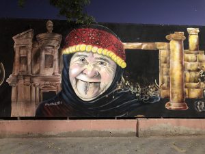 street art ad aqaba una signora anziana