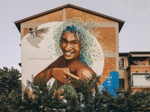 murales che rappresenta l'attivista brasiliana marielle franco